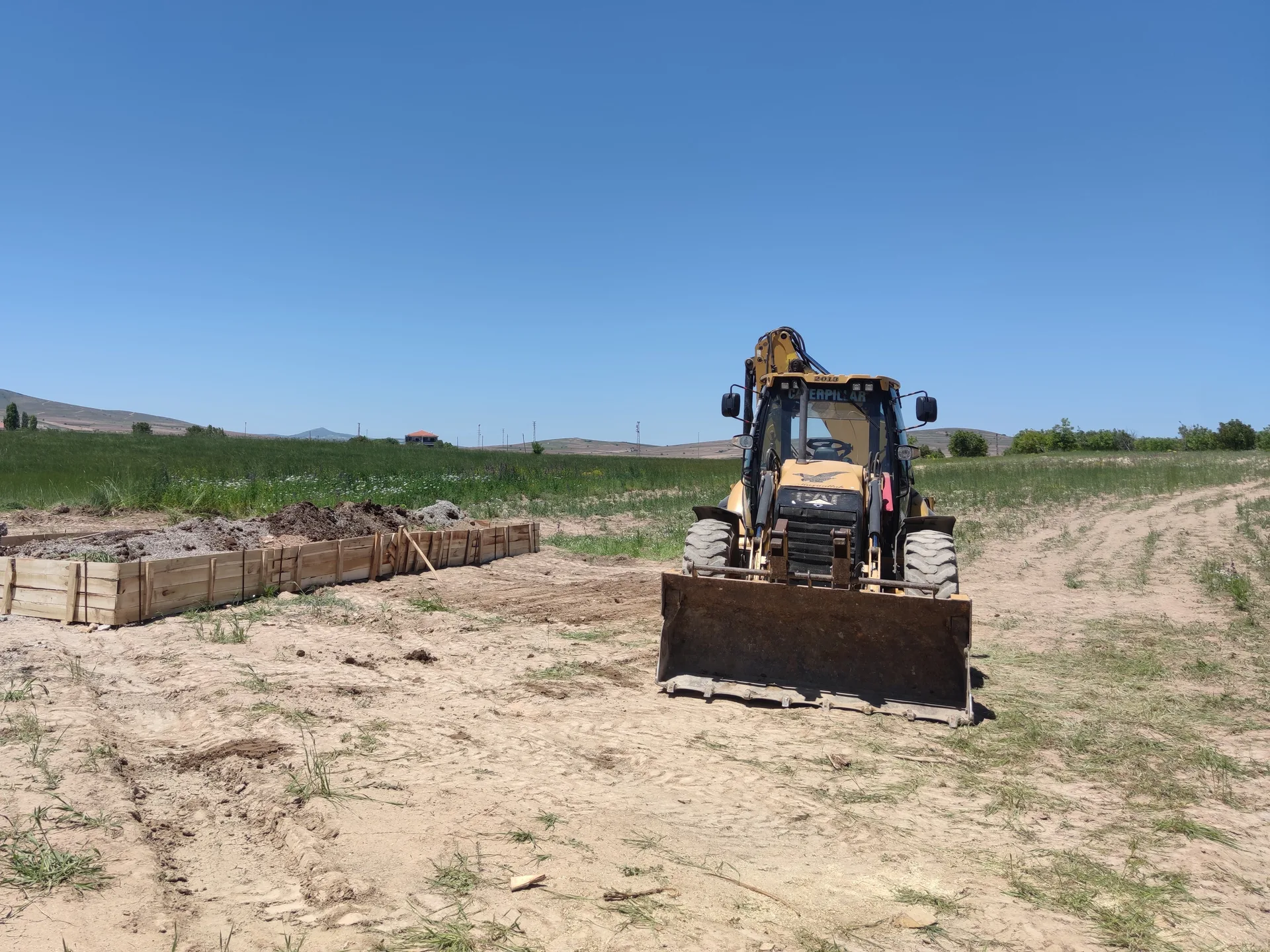 Makinam Cat 444 Kayseri ve çevresi operatörlü kiralıktır - 2
