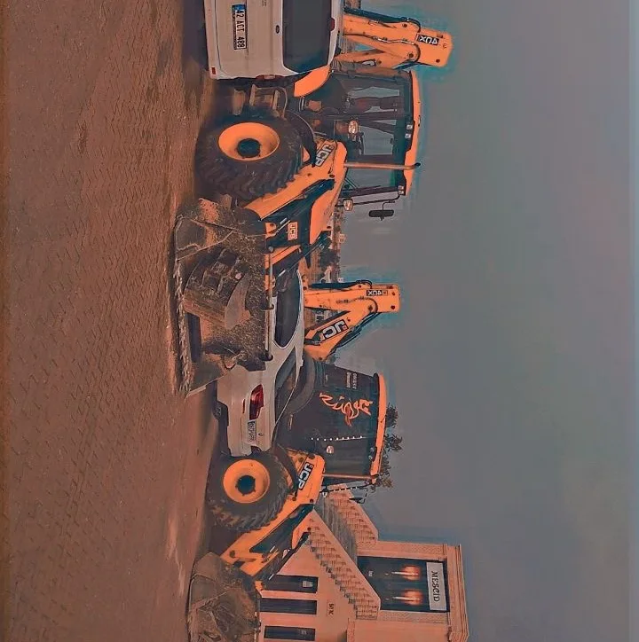 {12,22,30 ton eskavatörler,kamyon,Bekoloder, Monito mevcutur} - 2