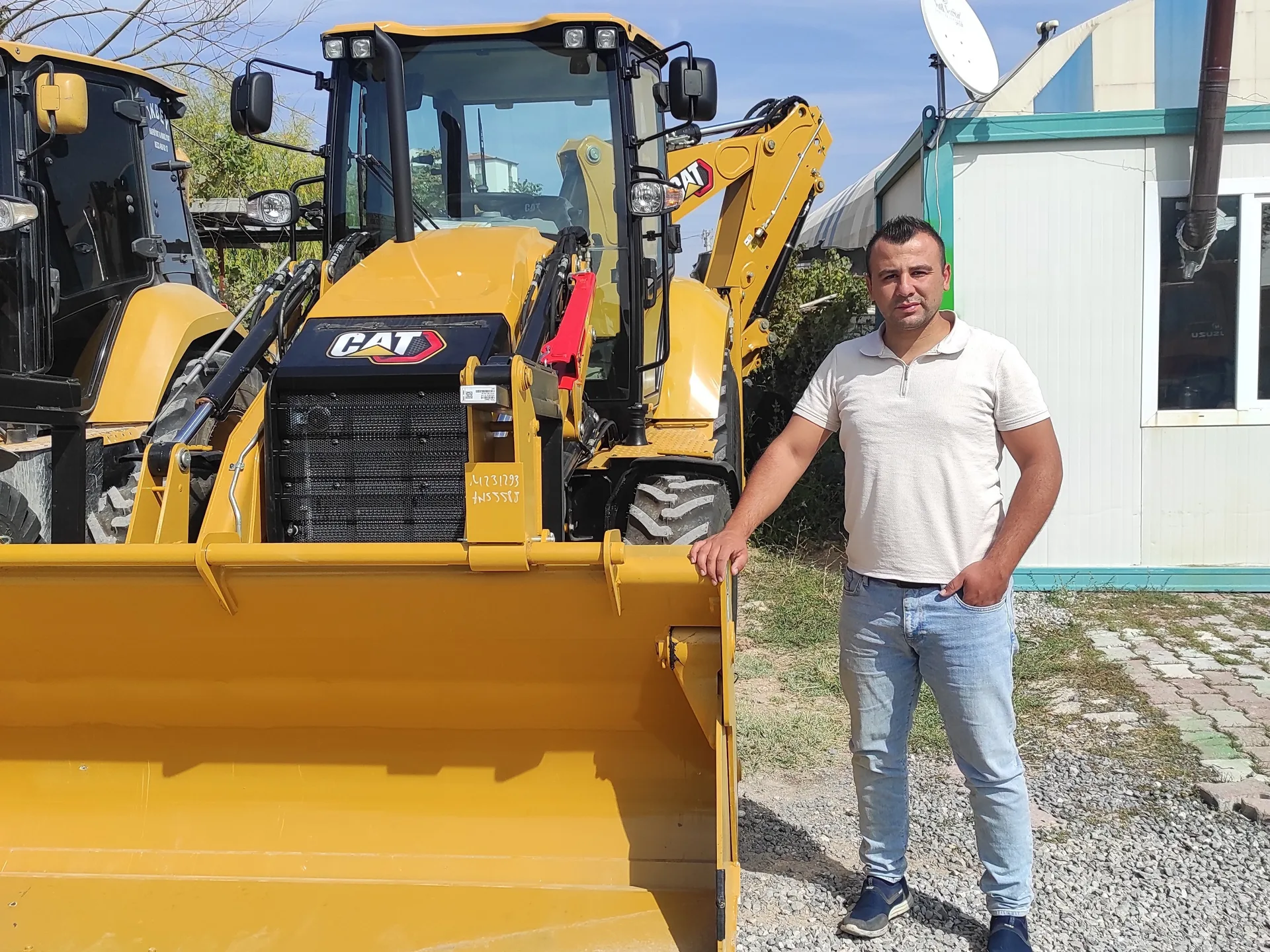 Beko Loder. Mini ekskavatör 22 tonluk paletli ekskavatör ve forklif manitou 18 m